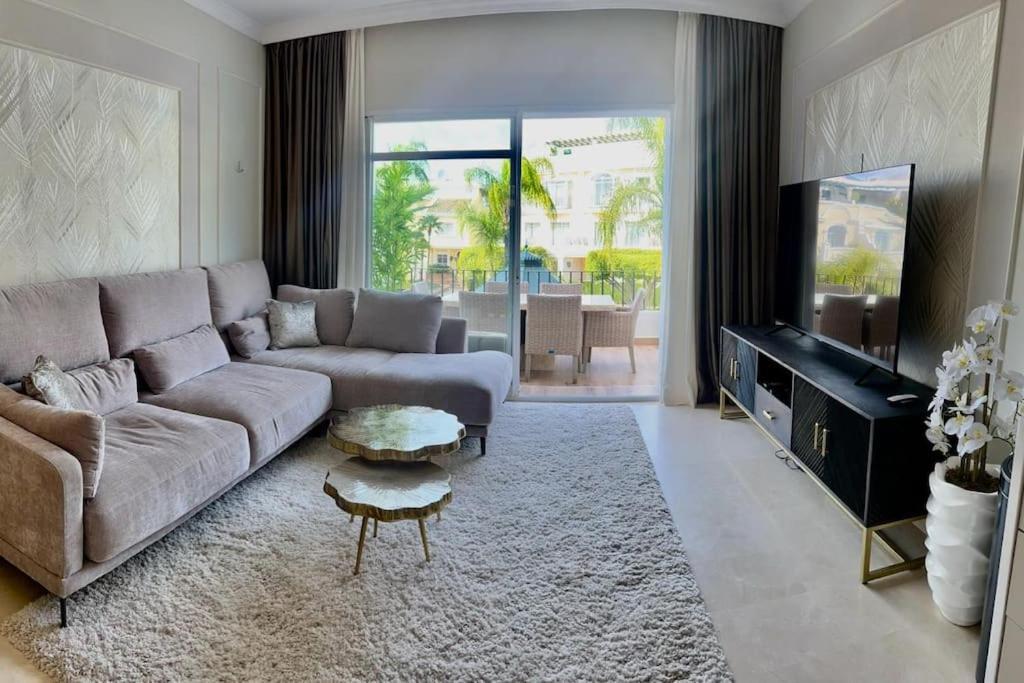 Apartment Stunning & Ultra 3 Bed, Walk Everywhere! Marbella